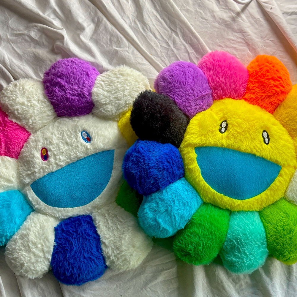 2 pack Takashi Murakami Flower Plush Pillow Rainbow 🌈